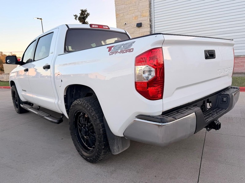 Toyota Tundra 2WD Vehicle Full-screen Gallery Image 04