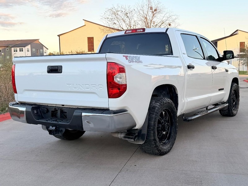 Toyota Tundra 2WD Vehicle Full-screen Gallery Image 06
