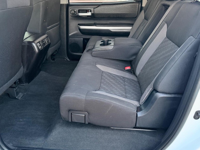 Toyota Tundra 2WD Vehicle Full-screen Gallery Image 13