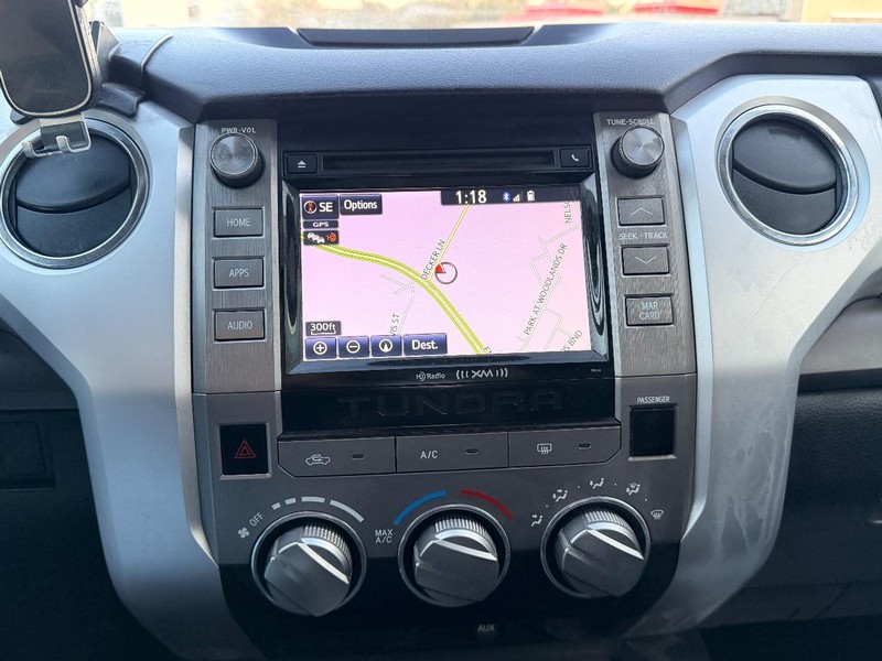 Toyota Tundra 2WD Vehicle Full-screen Gallery Image 14