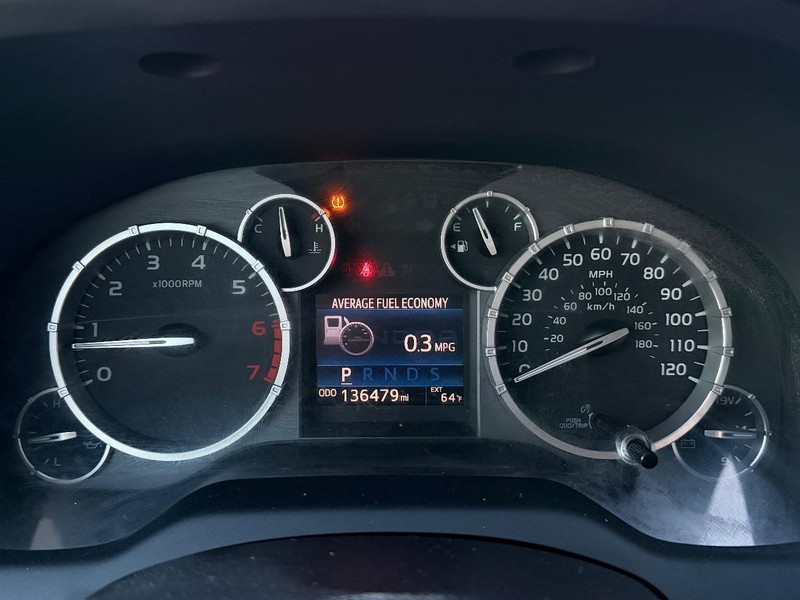 Toyota Tundra 2WD Vehicle Full-screen Gallery Image 16