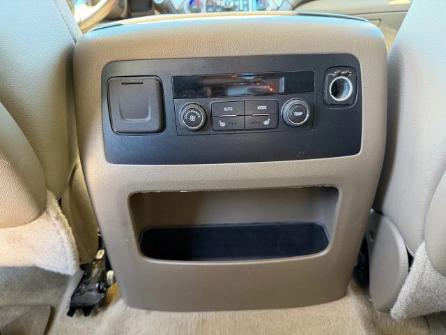 Chevrolet Tahoe Vehicle Full-screen Gallery Image 18