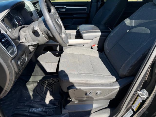 Ram 1500 Vehicle Full-screen Gallery Image 12