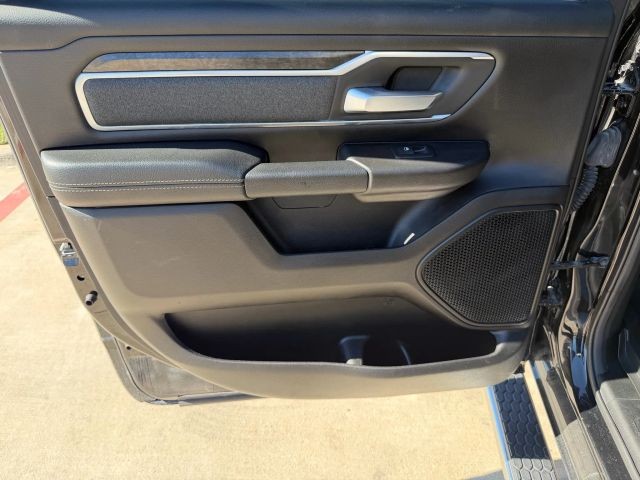 Ram 1500 Vehicle Full-screen Gallery Image 15