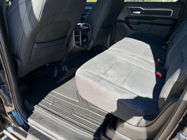 Ram 1500 Vehicle Full-screen Gallery Image 16