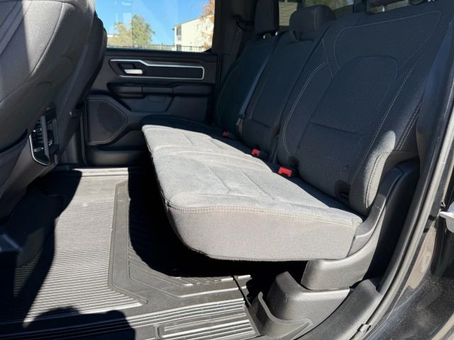 Ram 1500 Vehicle Full-screen Gallery Image 17