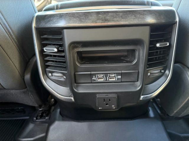 Ram 1500 Vehicle Full-screen Gallery Image 18