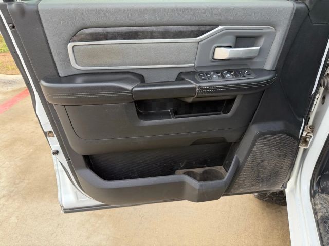 Ram 2500 Vehicle Full-screen Gallery Image 10