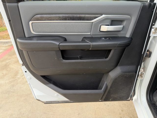 Ram 2500 Vehicle Full-screen Gallery Image 15