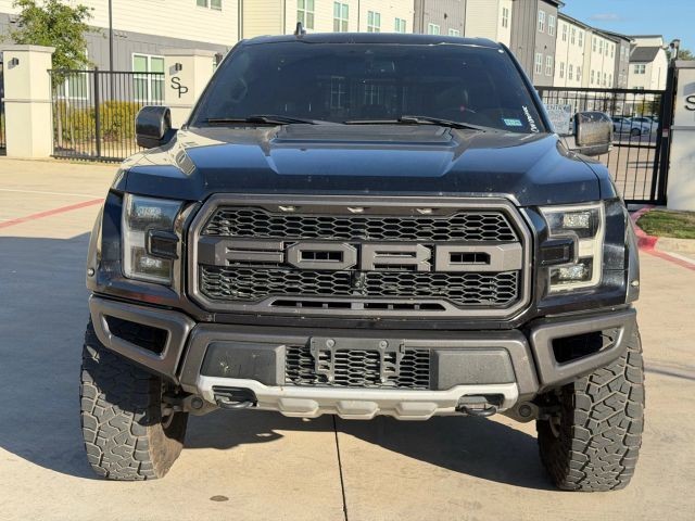 Ford F-150 Vehicle Full-screen Gallery Image 09
