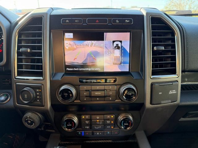 Ford F-150 Vehicle Full-screen Gallery Image 14