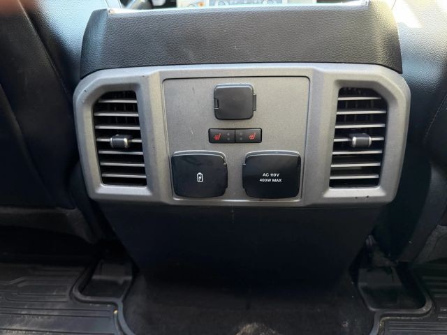 Ford F-150 Vehicle Full-screen Gallery Image 18