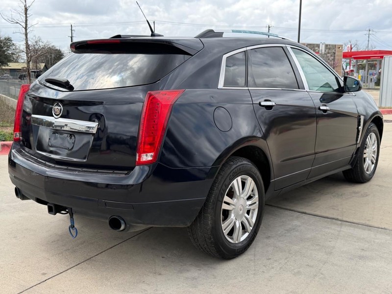 Cadillac SRX Vehicle Full-screen Gallery Image 06