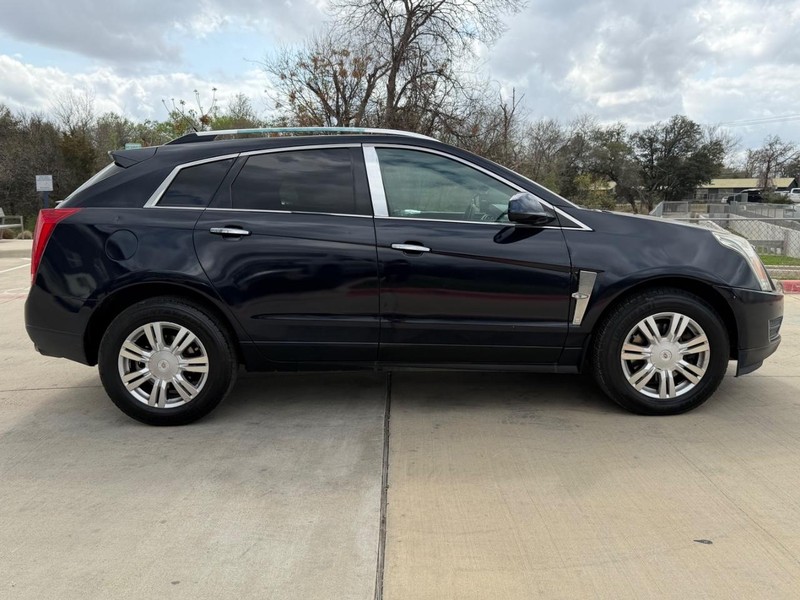 Cadillac SRX Vehicle Full-screen Gallery Image 07