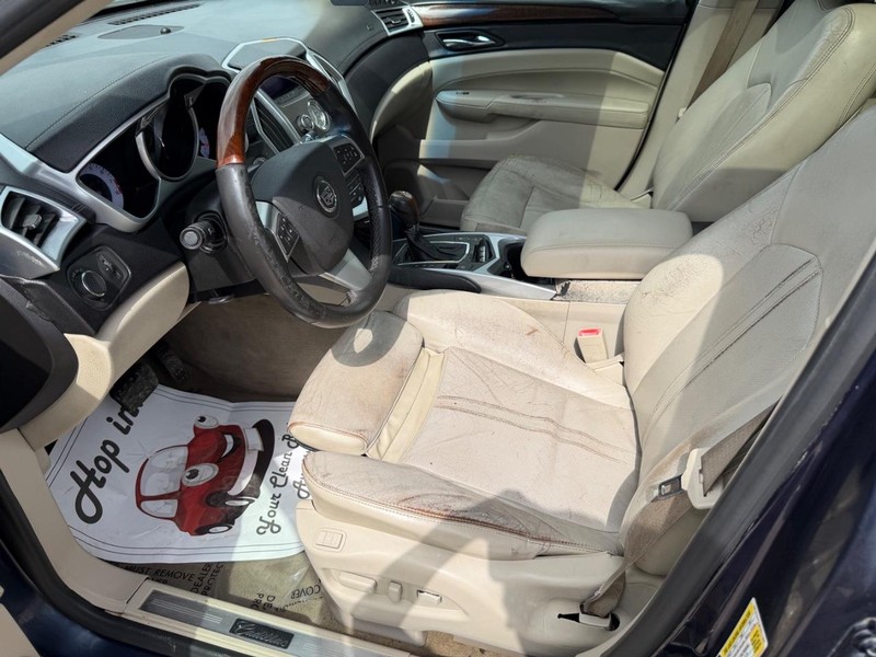 Cadillac SRX Vehicle Full-screen Gallery Image 11