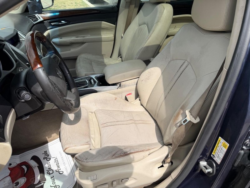 Cadillac SRX Vehicle Full-screen Gallery Image 12