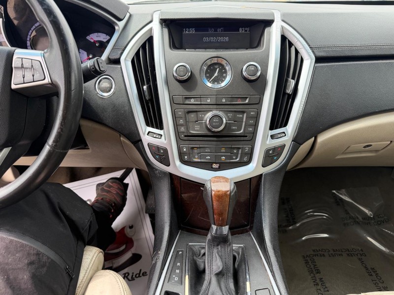 Cadillac SRX Vehicle Full-screen Gallery Image 14