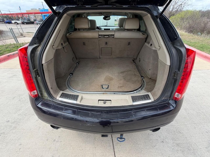 Cadillac SRX Vehicle Full-screen Gallery Image 21