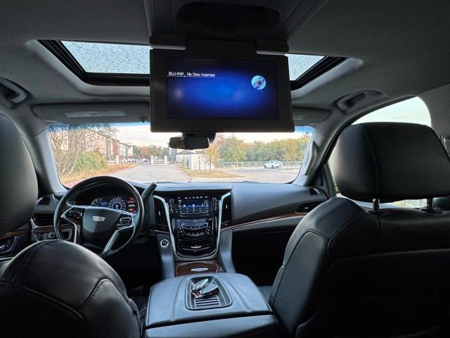 Cadillac Escalade Vehicle Full-screen Gallery Image 19