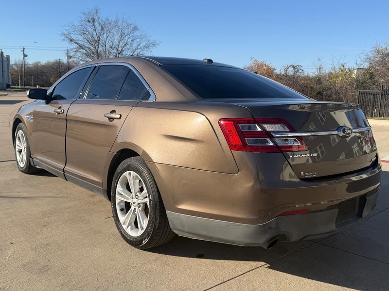 Ford Taurus Vehicle Full-screen Gallery Image 04