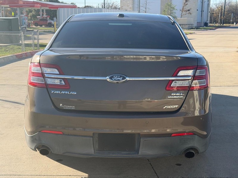 Ford Taurus Vehicle Full-screen Gallery Image 05