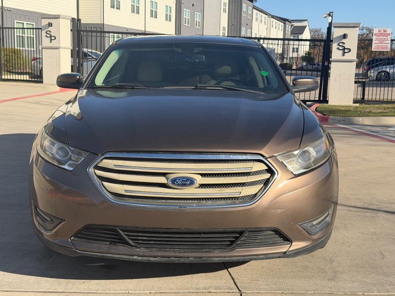 Ford Taurus Vehicle Full-screen Gallery Image 09