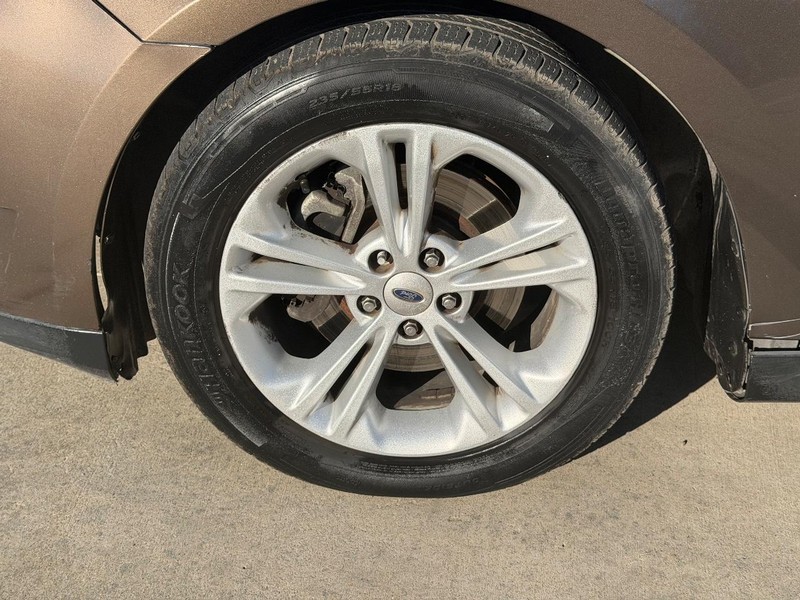 Ford Taurus Vehicle Full-screen Gallery Image 21