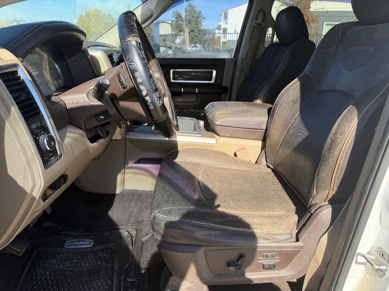 Ram 3500 Vehicle Full-screen Gallery Image 12