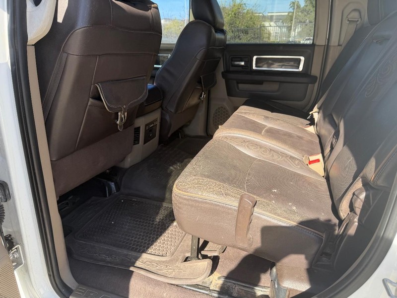 Ram 3500 Vehicle Full-screen Gallery Image 17