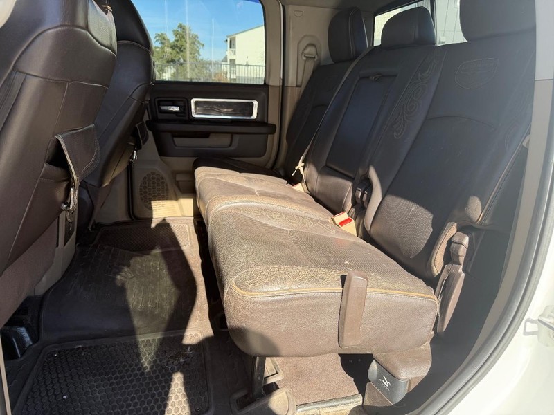 Ram 3500 Vehicle Full-screen Gallery Image 18