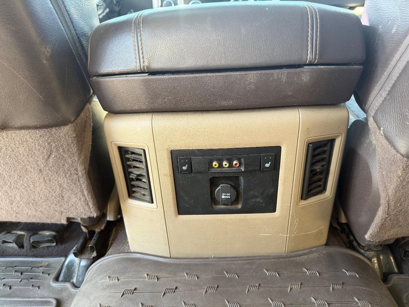 Ram 3500 Vehicle Full-screen Gallery Image 19