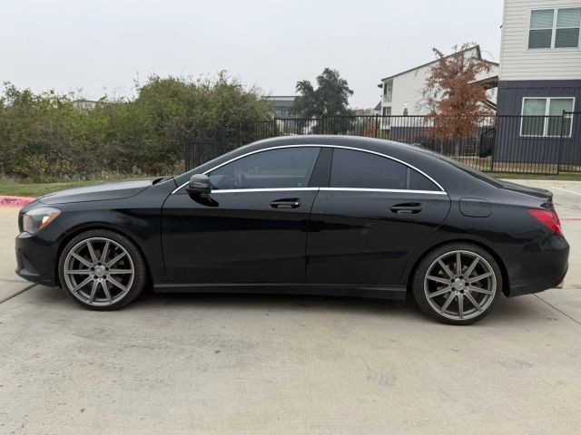 Mercedes-Benz CLA-Class Vehicle Full-screen Gallery Image 03