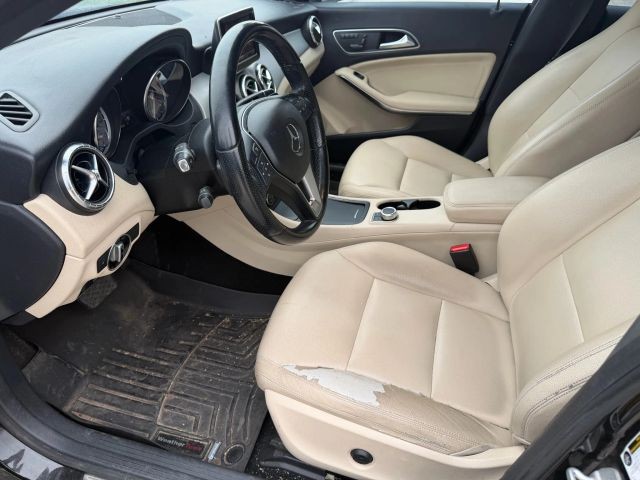 Mercedes-Benz CLA-Class Vehicle Full-screen Gallery Image 11