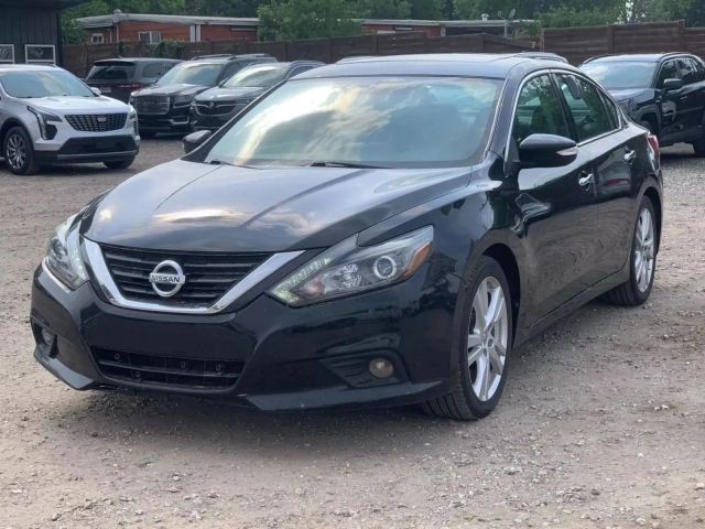 Nissan Altima Vehicle Full-screen Gallery Image 04