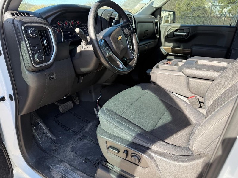 Chevrolet Silverado 1500 Vehicle Full-screen Gallery Image 11