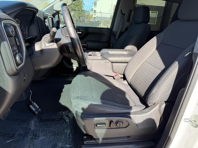 Chevrolet Silverado 1500 Vehicle Full-screen Gallery Image 12