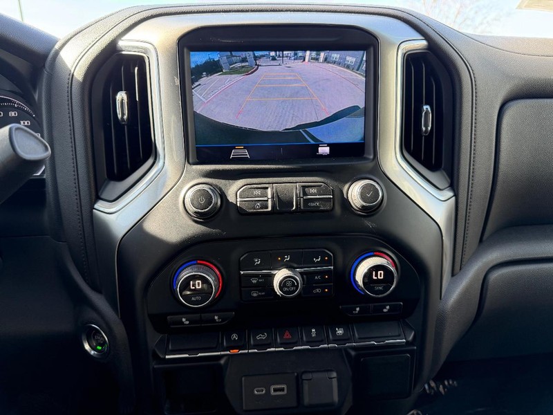 Chevrolet Silverado 1500 Vehicle Full-screen Gallery Image 15