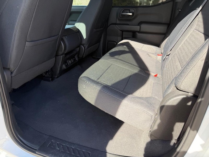 Chevrolet Silverado 1500 Vehicle Full-screen Gallery Image 17