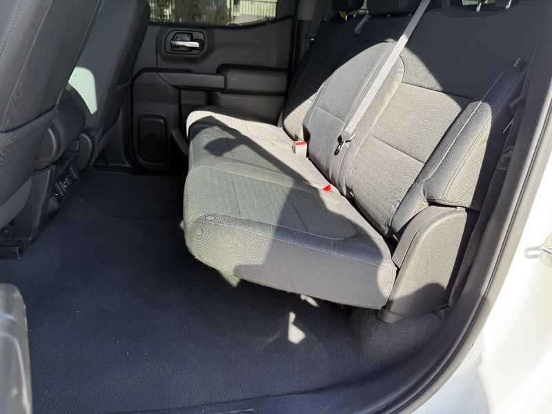 Chevrolet Silverado 1500 Vehicle Full-screen Gallery Image 18