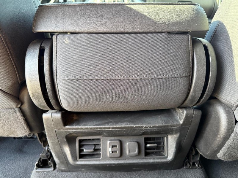 Chevrolet Silverado 1500 Vehicle Full-screen Gallery Image 19