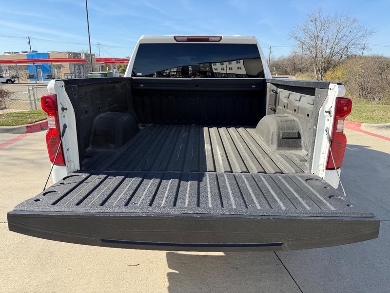 Chevrolet Silverado 1500 Vehicle Full-screen Gallery Image 21