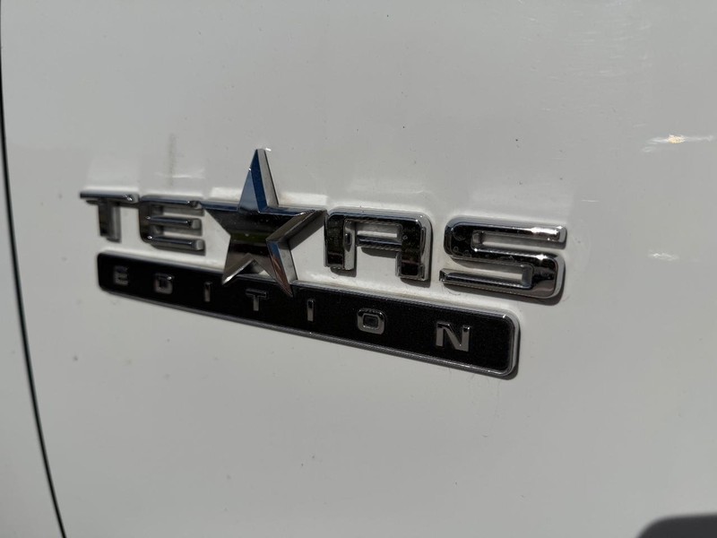 Chevrolet Silverado 1500 Vehicle Full-screen Gallery Image 22