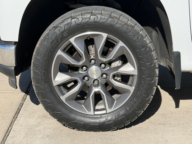 Chevrolet Silverado 1500 Vehicle Full-screen Gallery Image 23