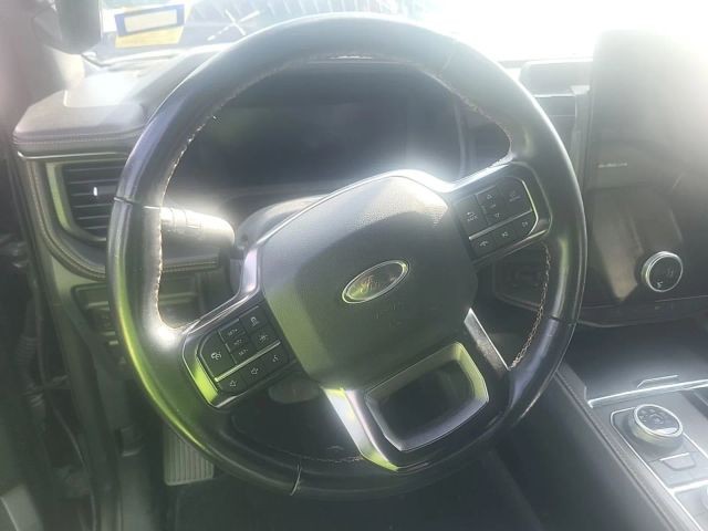 Ford Expedition Max Vehicle Full-screen Gallery Image 14