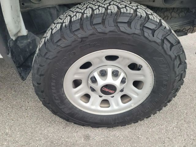 GMC Sierra 2500HD Vehicle Full-screen Gallery Image 06