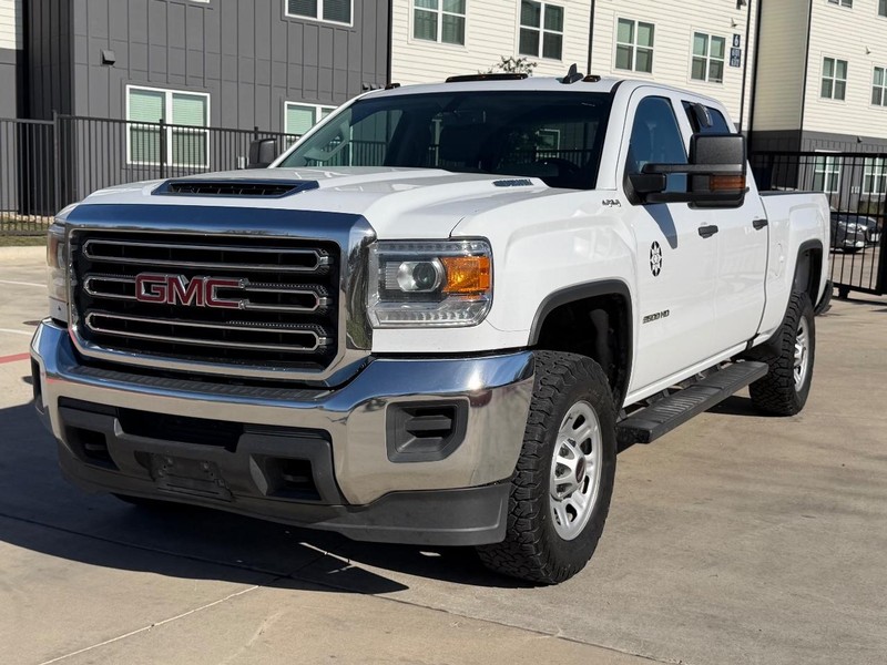 GMC Sierra 2500HD Vehicle Full-screen Gallery Image 02