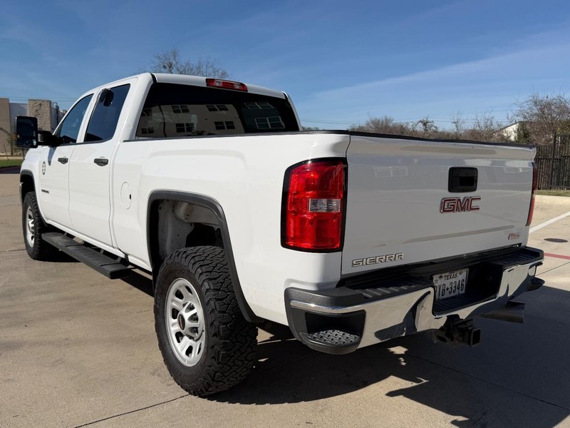 GMC Sierra 2500HD Vehicle Full-screen Gallery Image 04