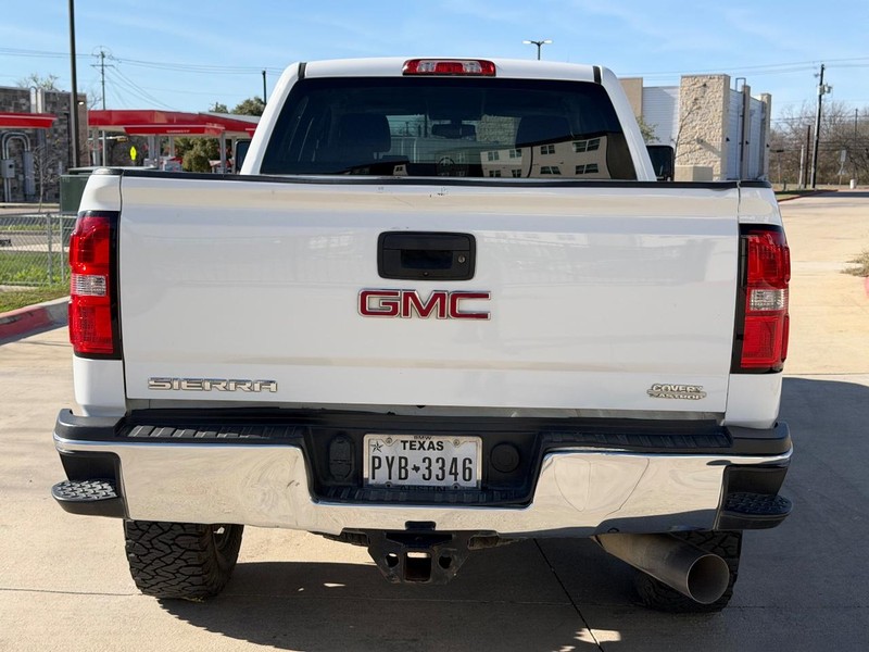 GMC Sierra 2500HD Vehicle Full-screen Gallery Image 05