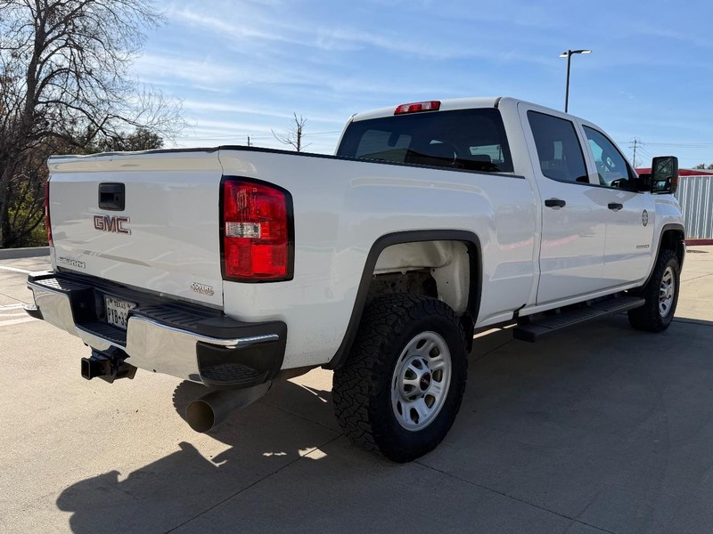 GMC Sierra 2500HD Vehicle Full-screen Gallery Image 06