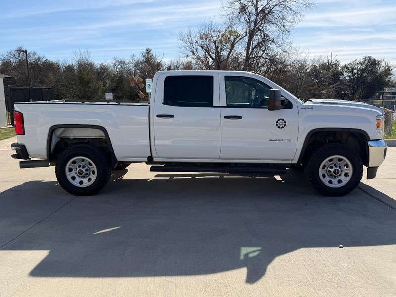 GMC Sierra 2500HD Vehicle Full-screen Gallery Image 07